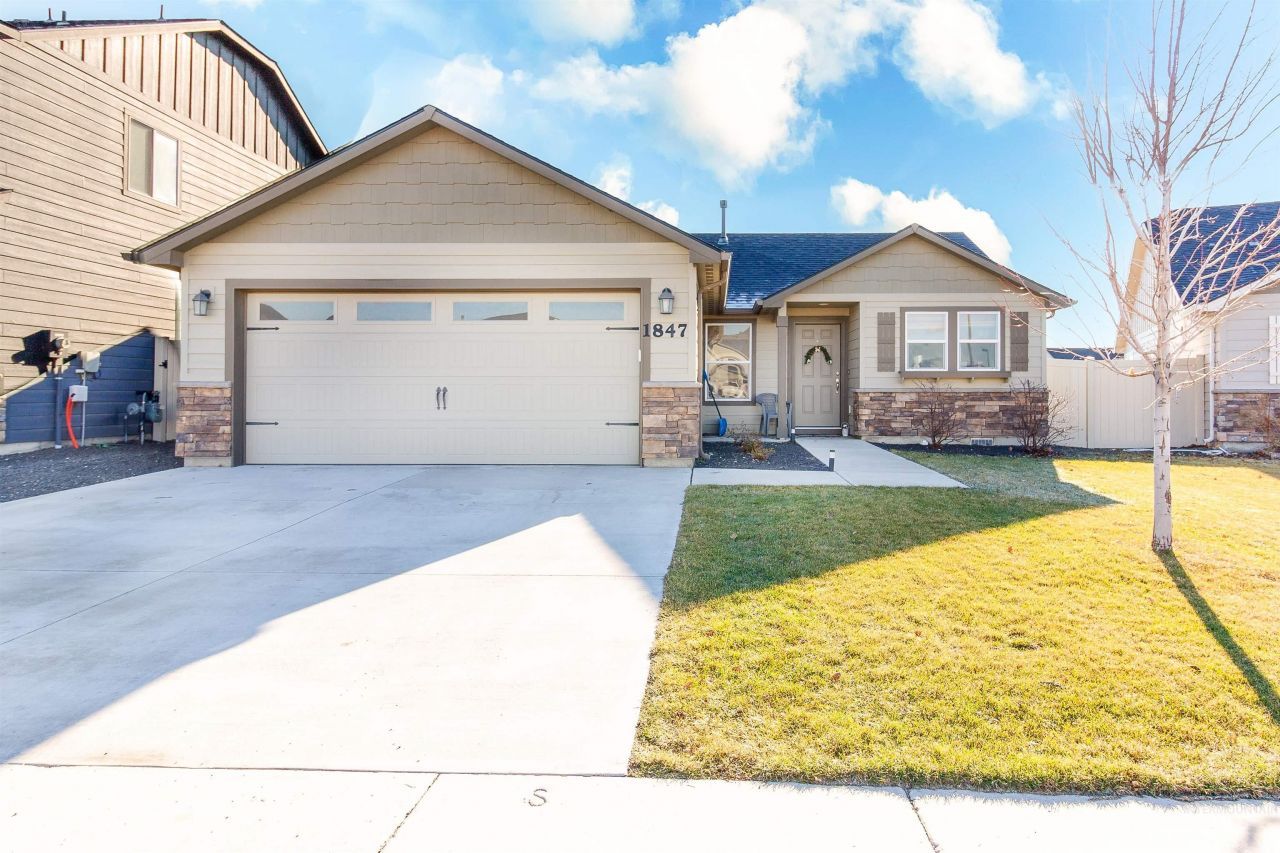 1847 E Mesa Falls St, Kuna, ID 83634 Main Photo