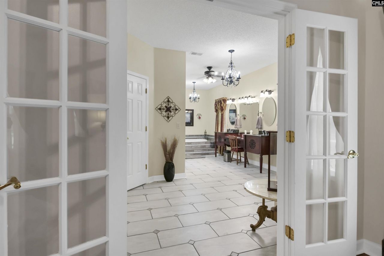 366 Gallery Cliff Drive  Photo 10