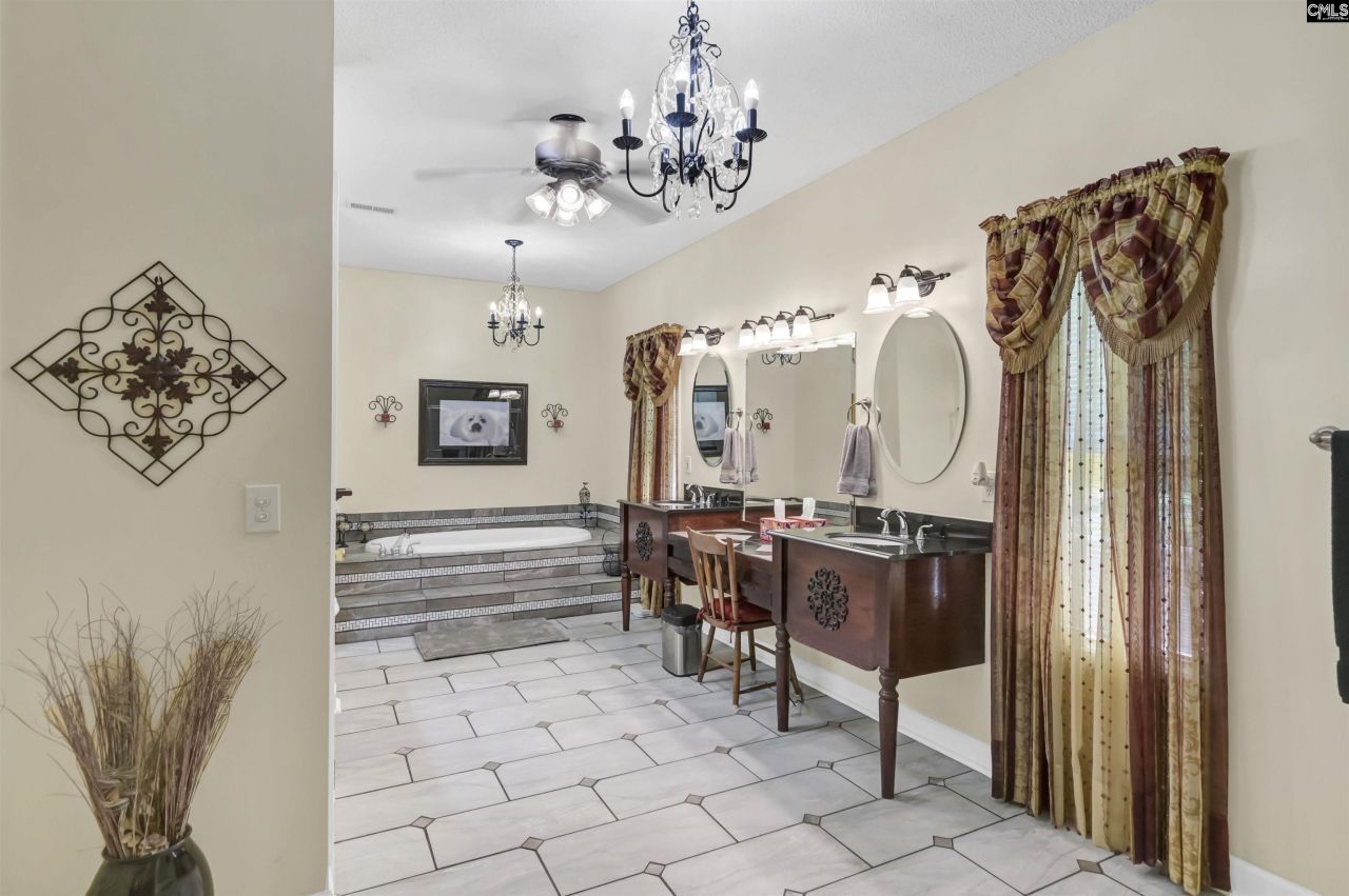 366 Gallery Cliff Drive  Photo 11