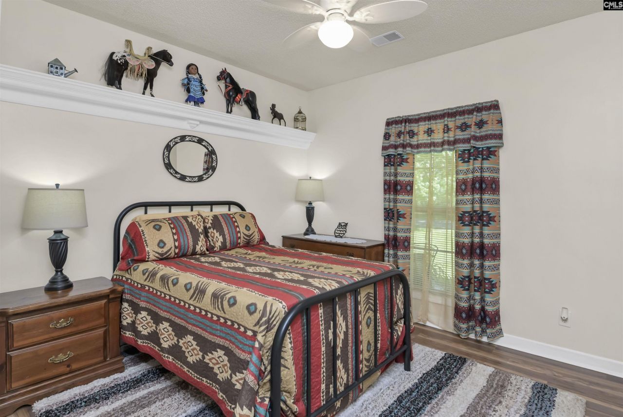 366 Gallery Cliff Drive  Photo 12