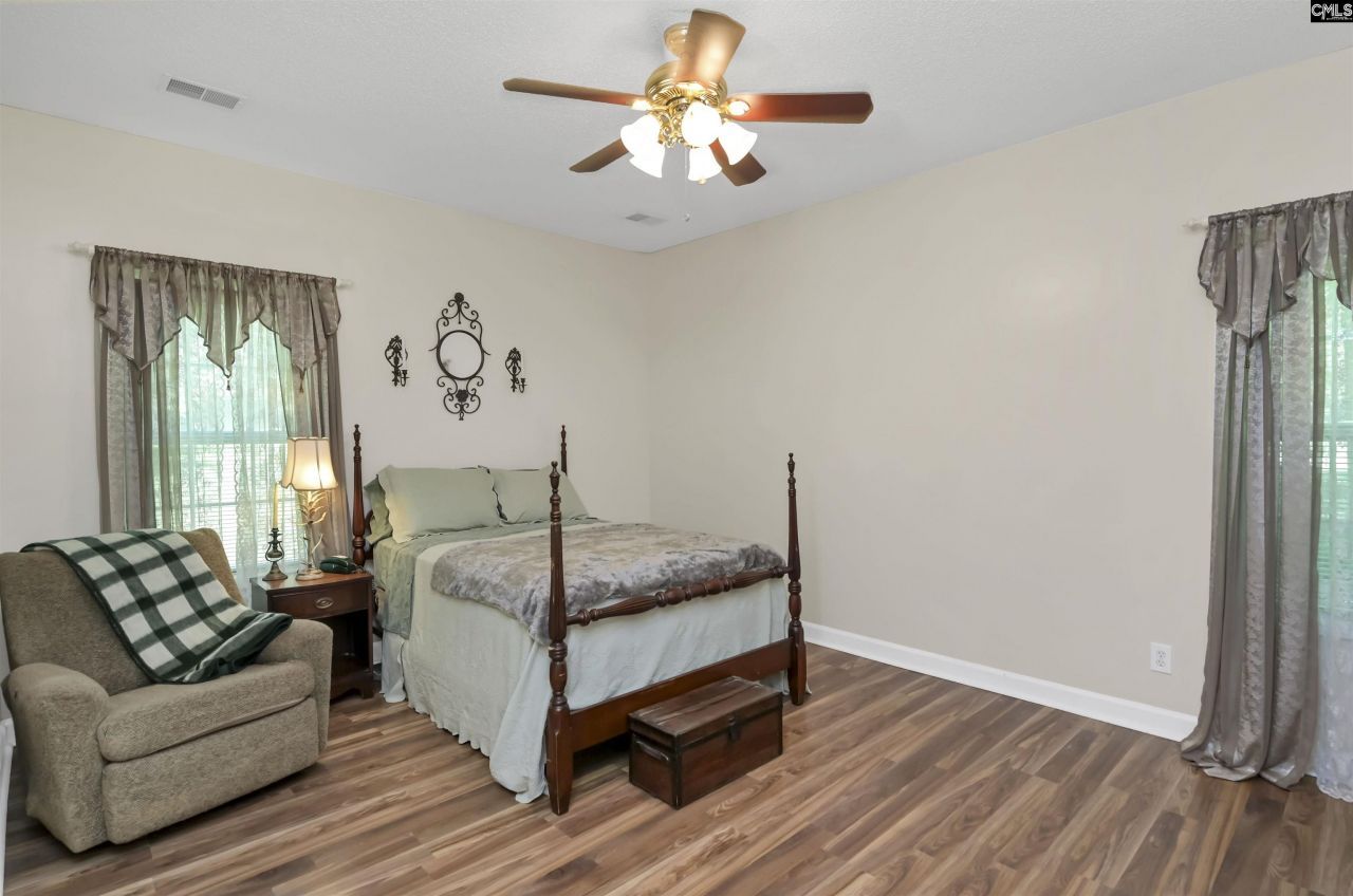 366 Gallery Cliff Drive  Photo 15