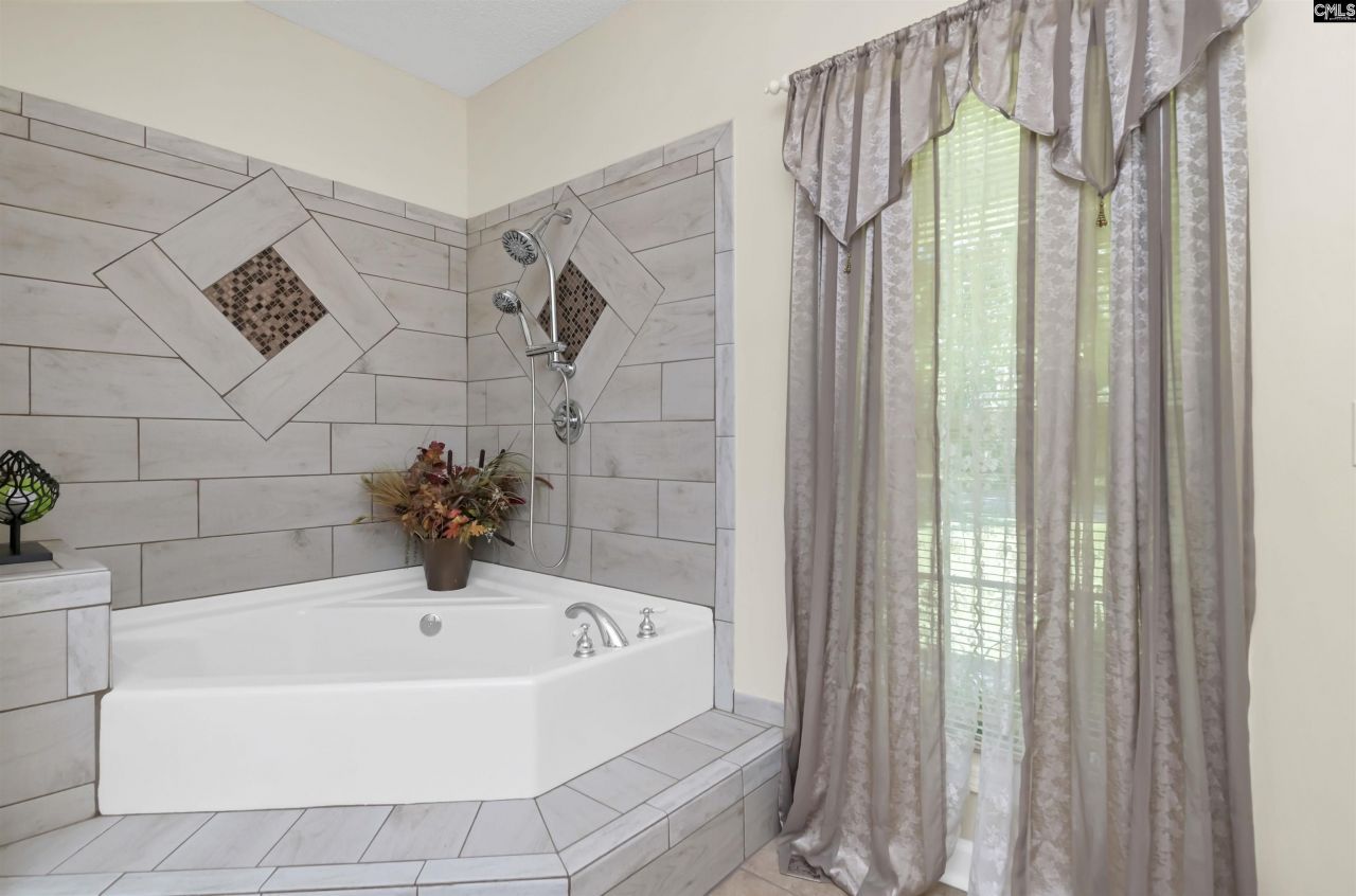 366 Gallery Cliff Drive  Photo 16