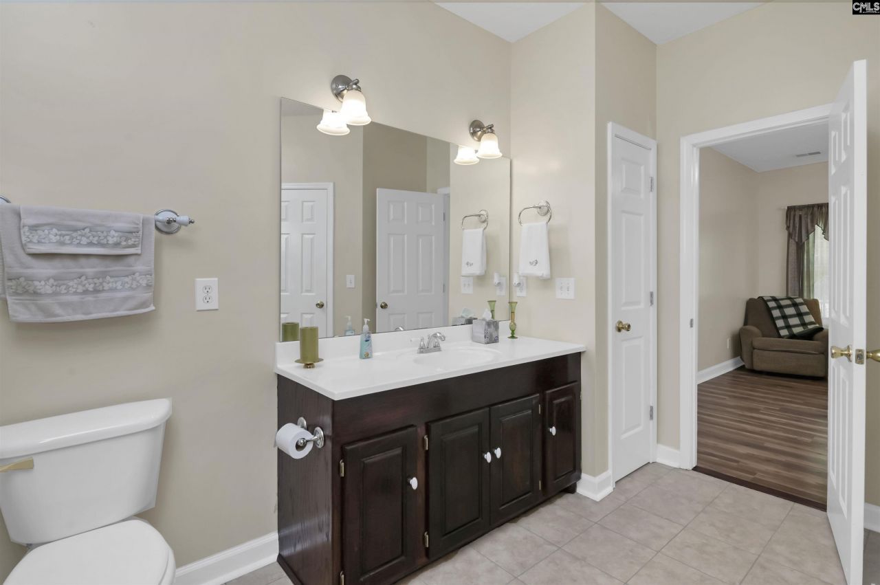 366 Gallery Cliff Drive  Photo 17