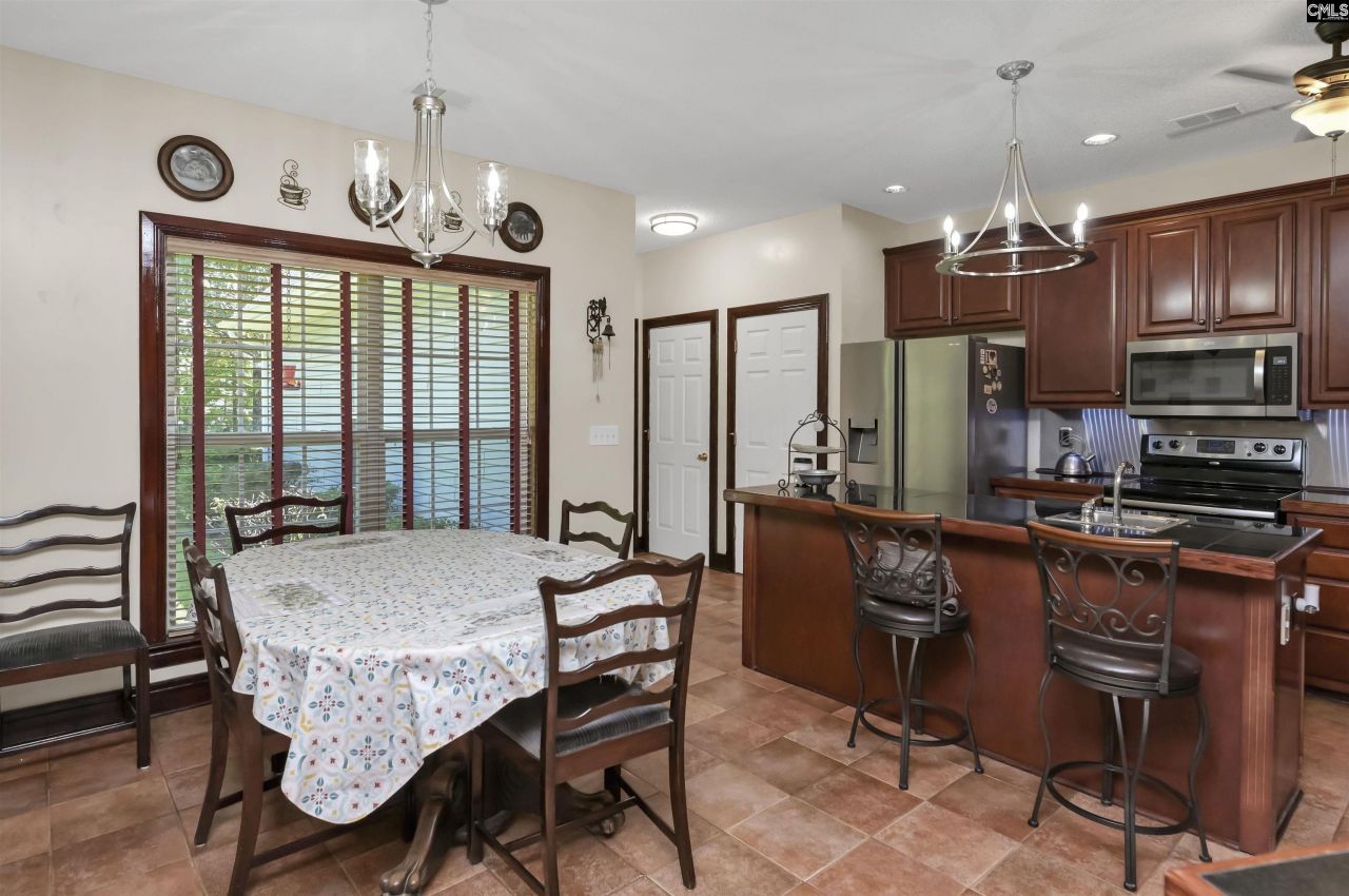 366 Gallery Cliff Drive  Photo 4