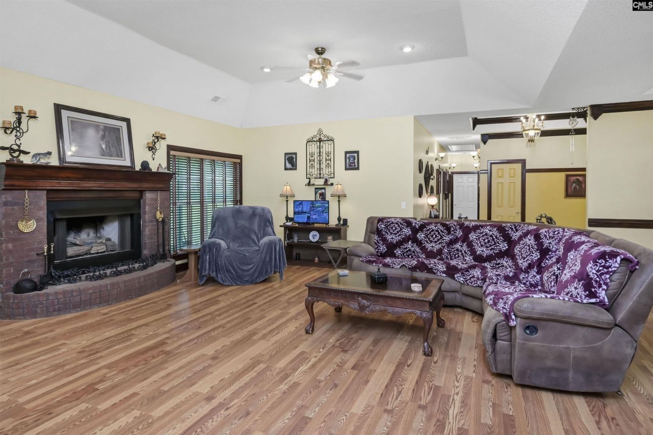 366 Gallery Cliff Drive  Photo 6