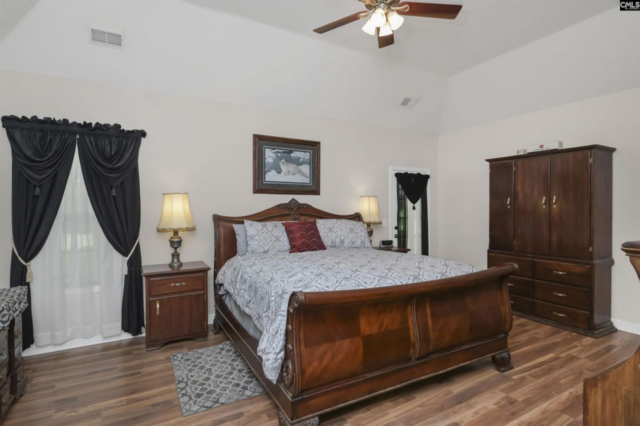 366 Gallery Cliff Drive  Photo 7