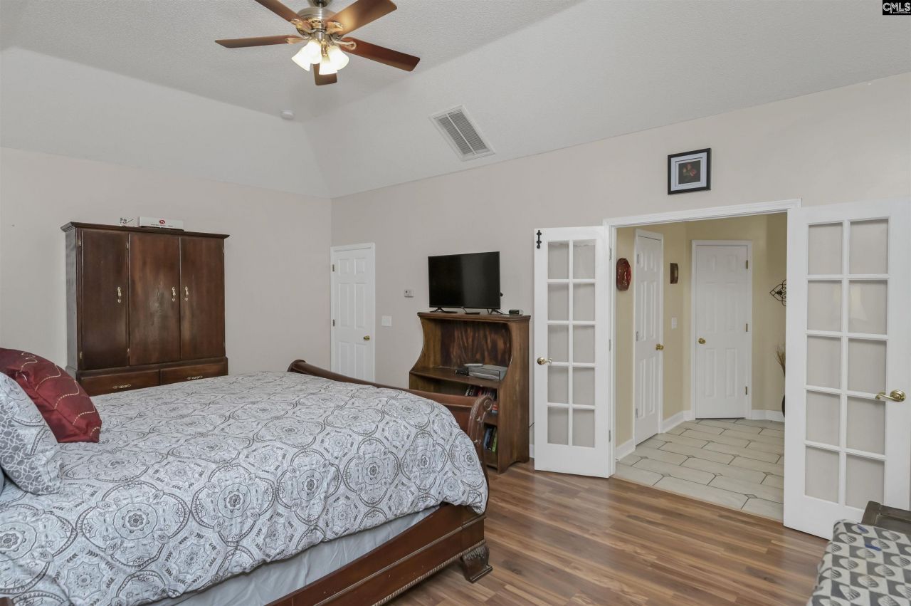 366 Gallery Cliff Drive  Photo 8