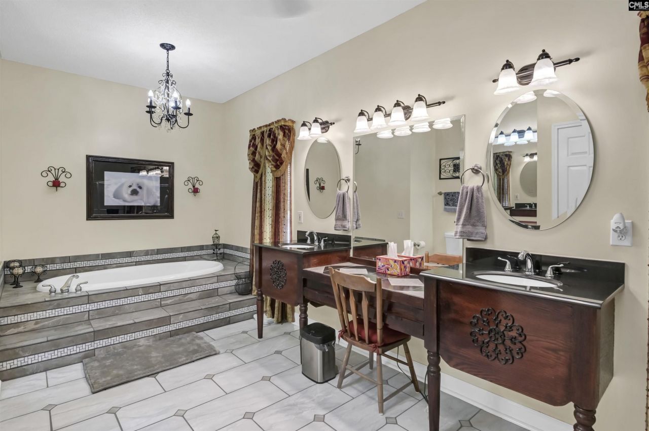 366 Gallery Cliff Drive  Photo 9