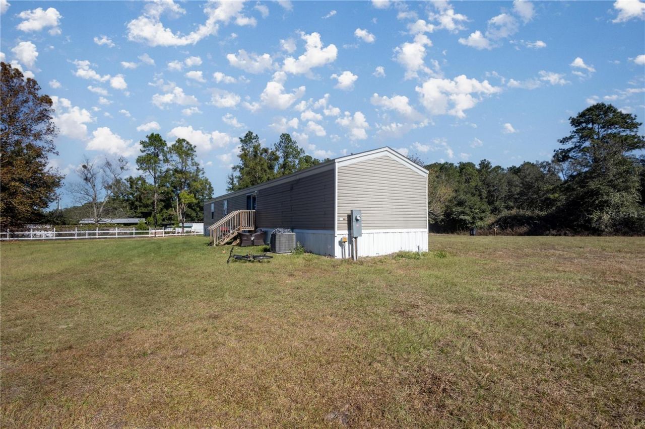 6170 SE 220th Avenue, Morriston, FL 32668 Photo