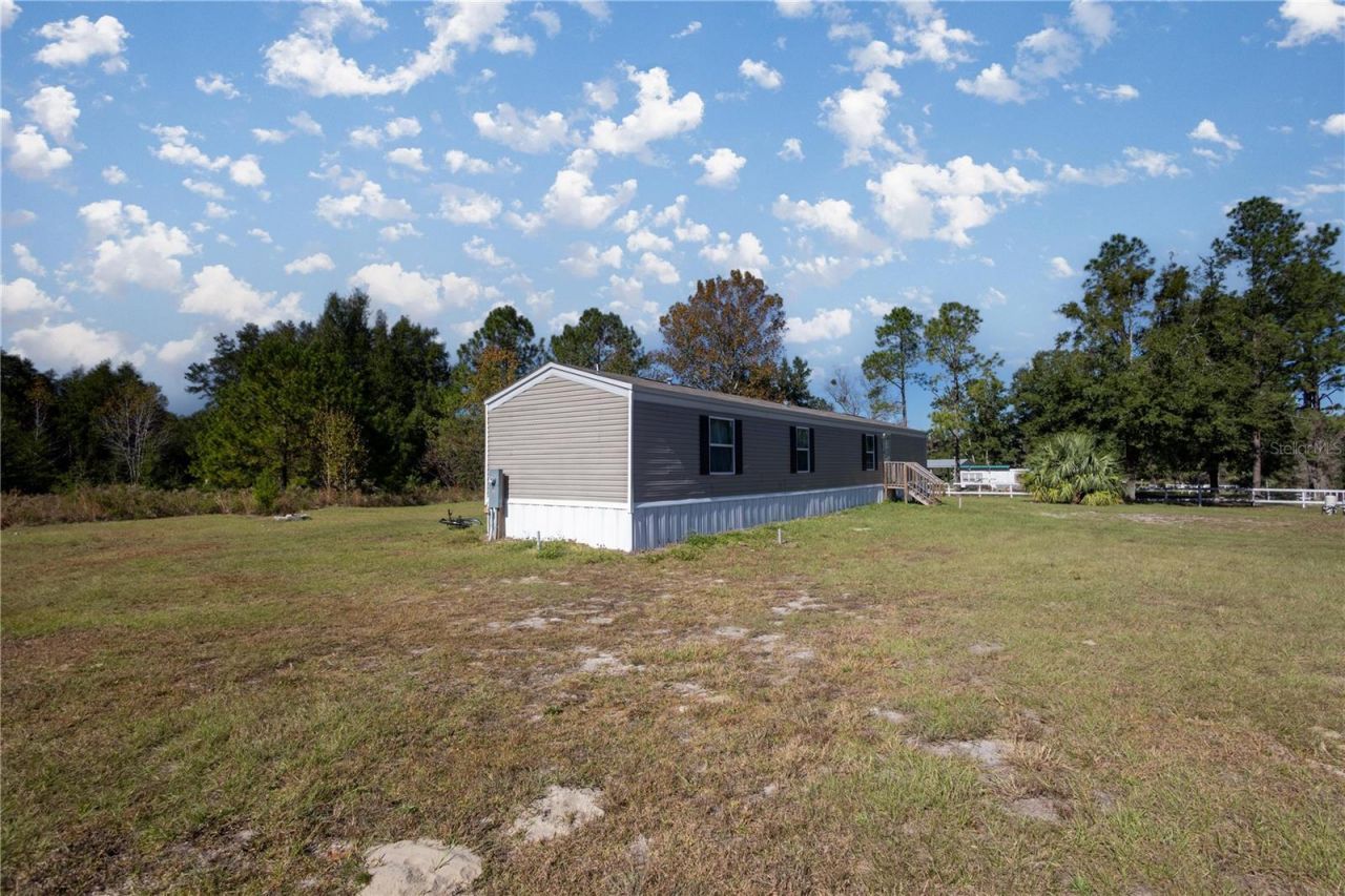 6170 SE 220th Avenue, Morriston, FL 32668 Photo
