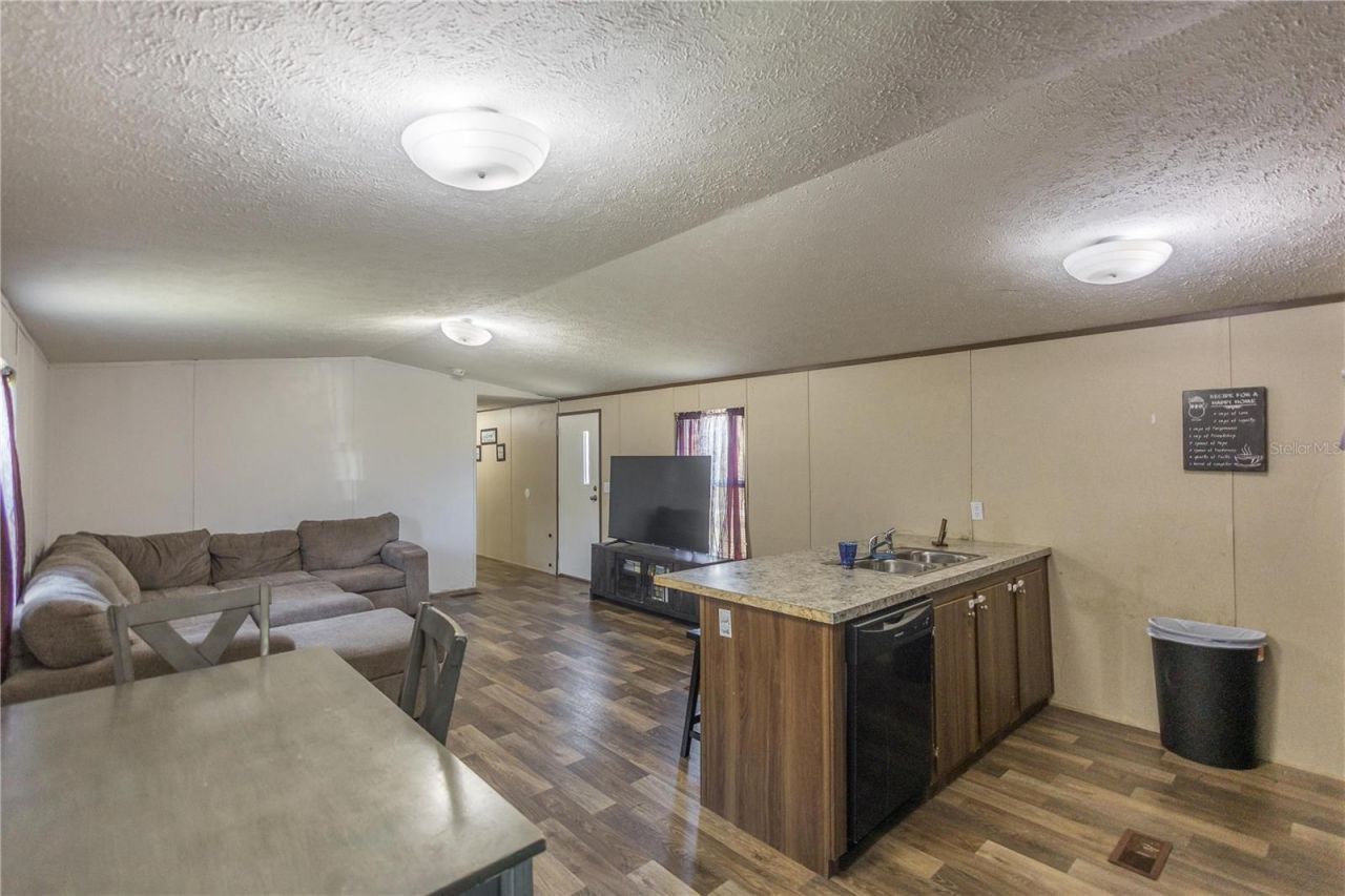 6170 SE 220th Avenue, Morriston, FL 32668 Photo