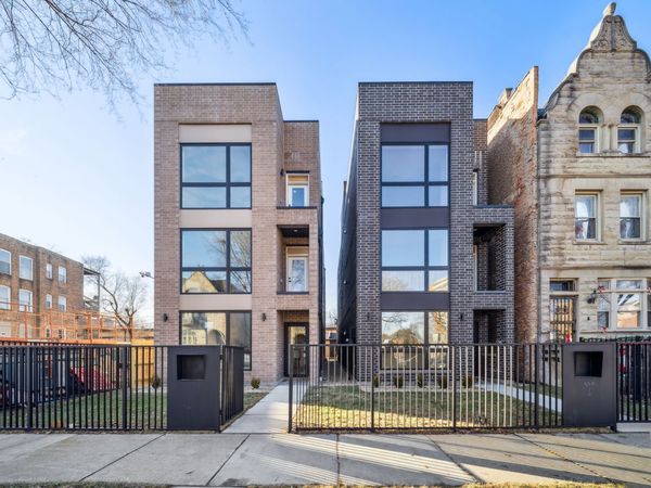 4208 S Calumet Avenue, Unit 301, Chicago, IL 60653