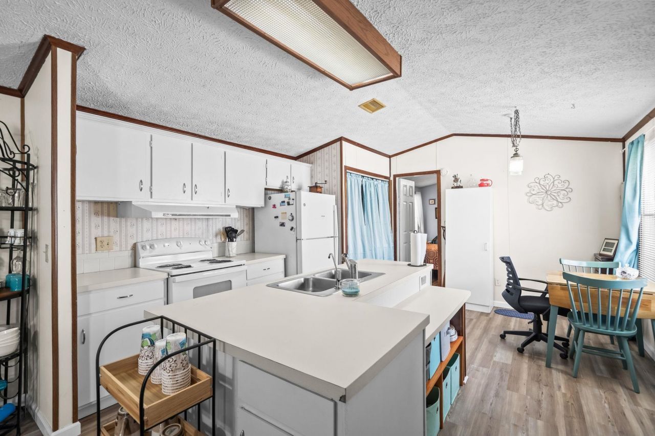 31 Burr Circle  Photo 11