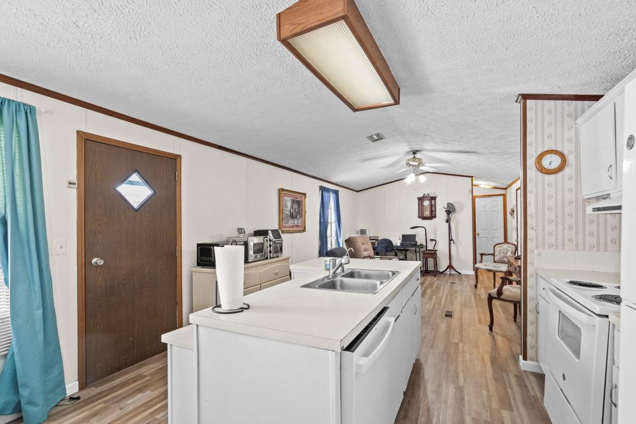 31 Burr Circle  Photo 12