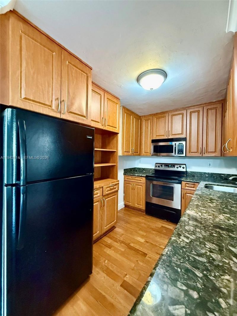 1605 Bay Rd , Unit 407, Miami Beach, FL 33139 Photo