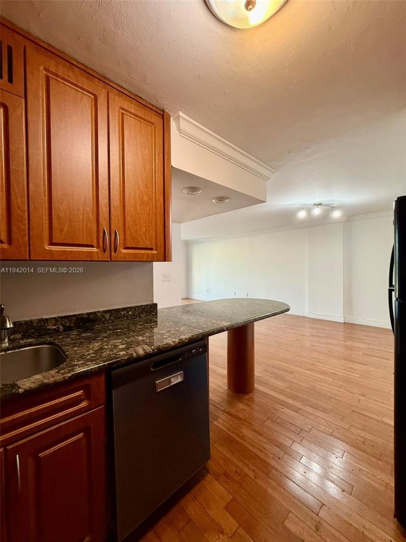 1605 Bay Rd , Unit 407, Miami Beach, FL 33139 Photo