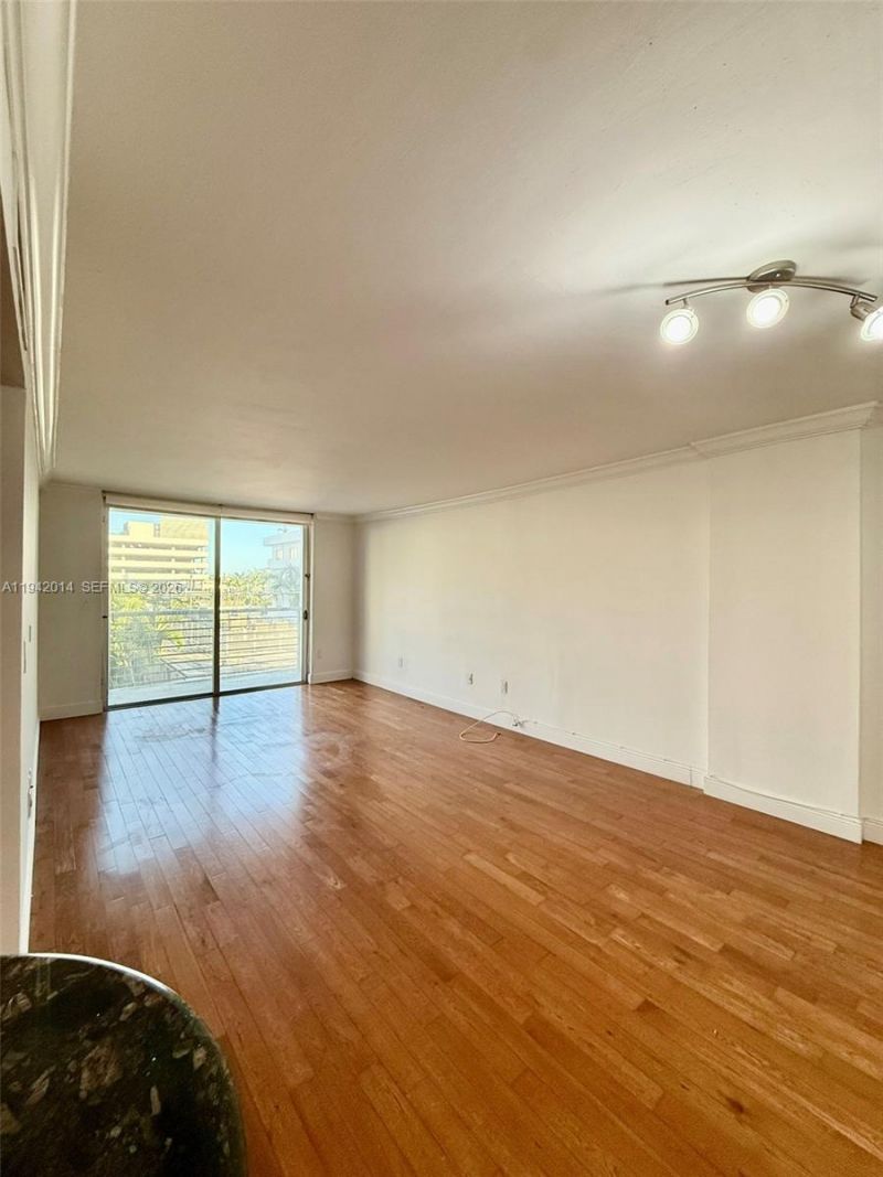 1605 Bay Rd , Unit 407, Miami Beach, FL 33139 Photo