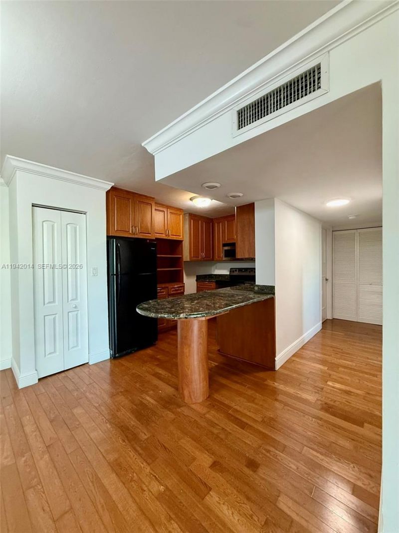 1605 Bay Rd , Unit 407, Miami Beach, FL 33139 Photo