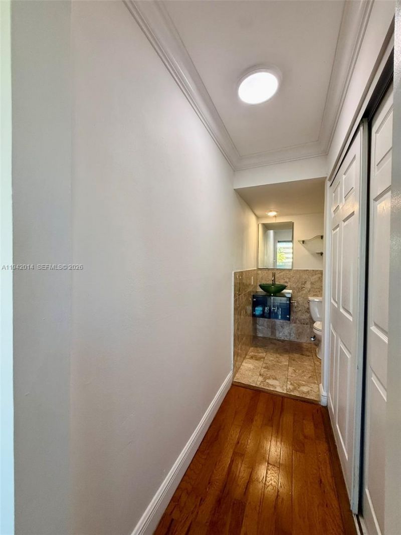 1605 Bay Rd , Unit 407, Miami Beach, FL 33139 Photo