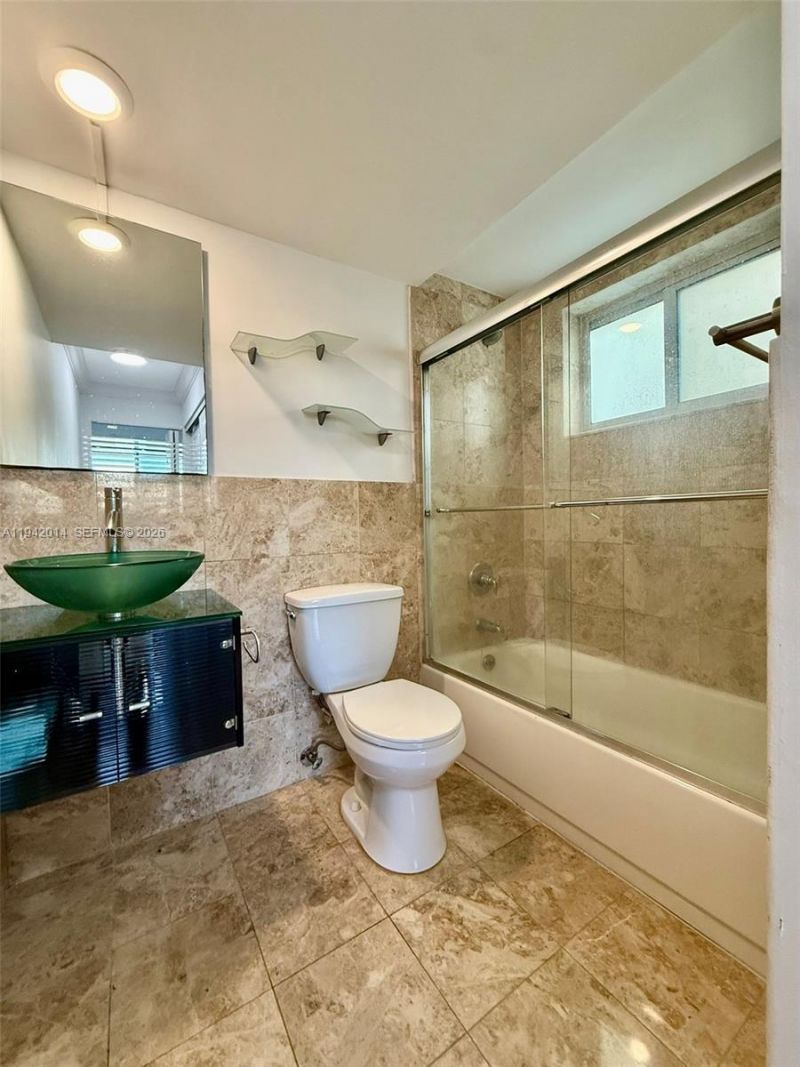 1605 Bay Rd , Unit 407, Miami Beach, FL 33139 Photo