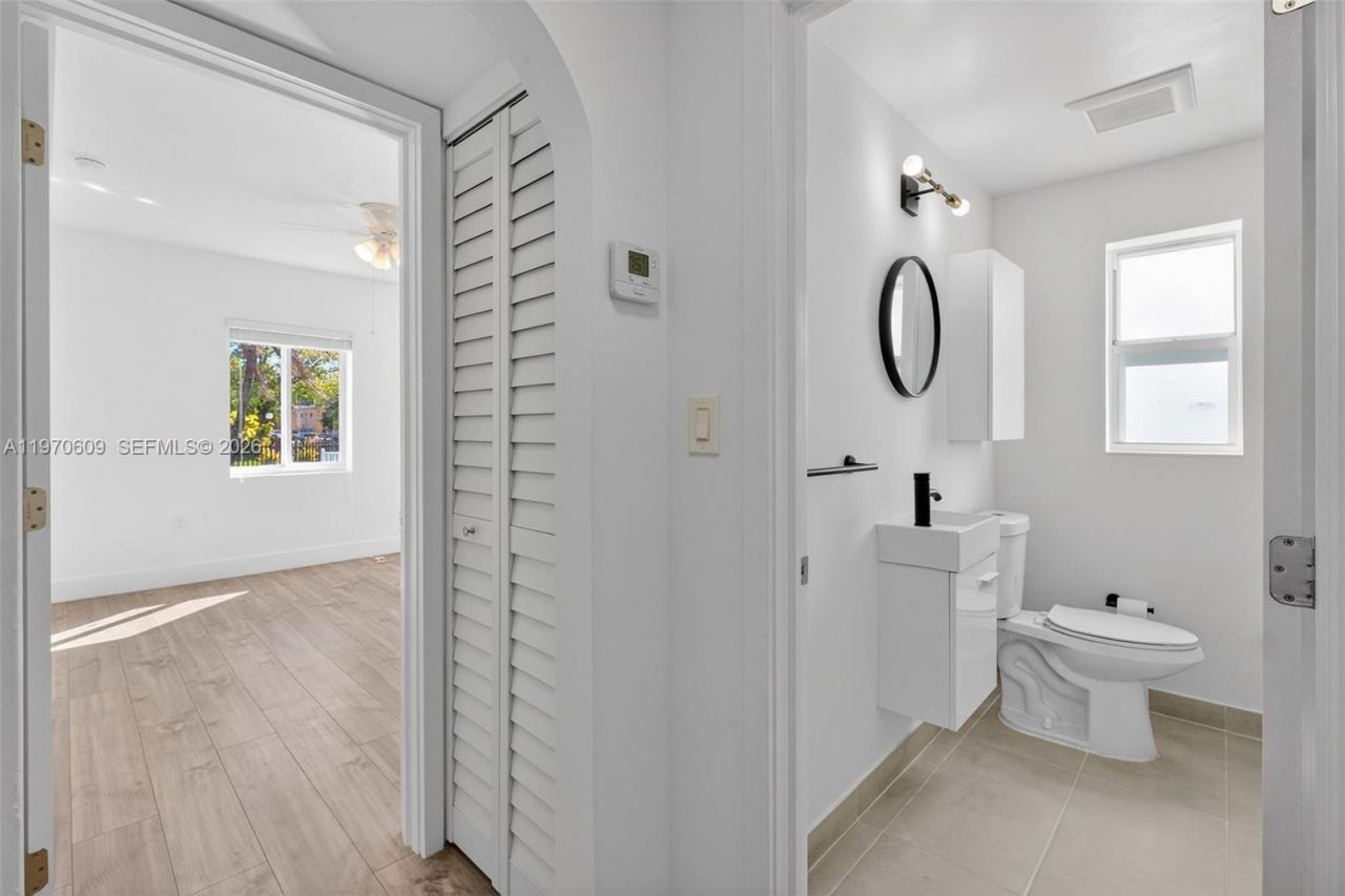 1801 SW 5th St, Unit 1801, Miami, FL 33135 Photo