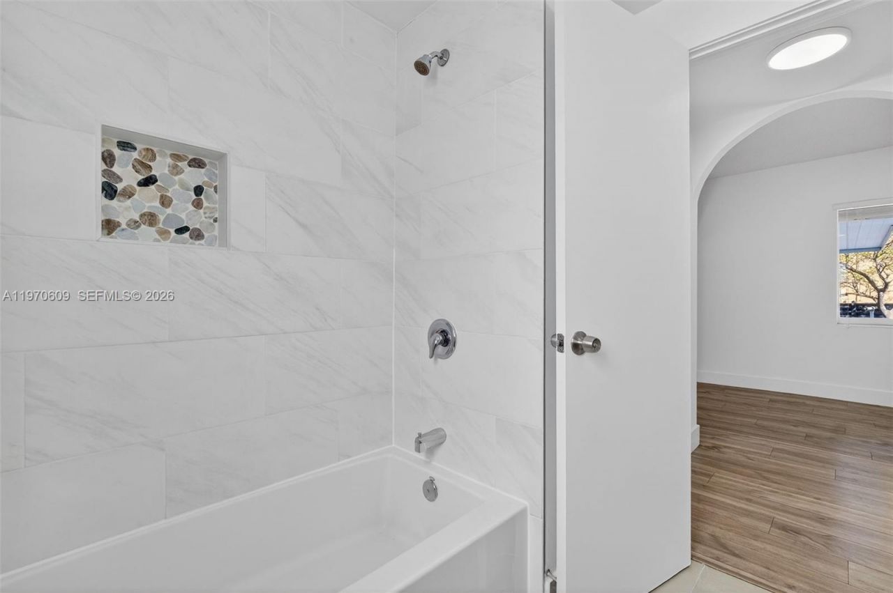 1801 SW 5th St, Unit 1801, Miami, FL 33135 Photo