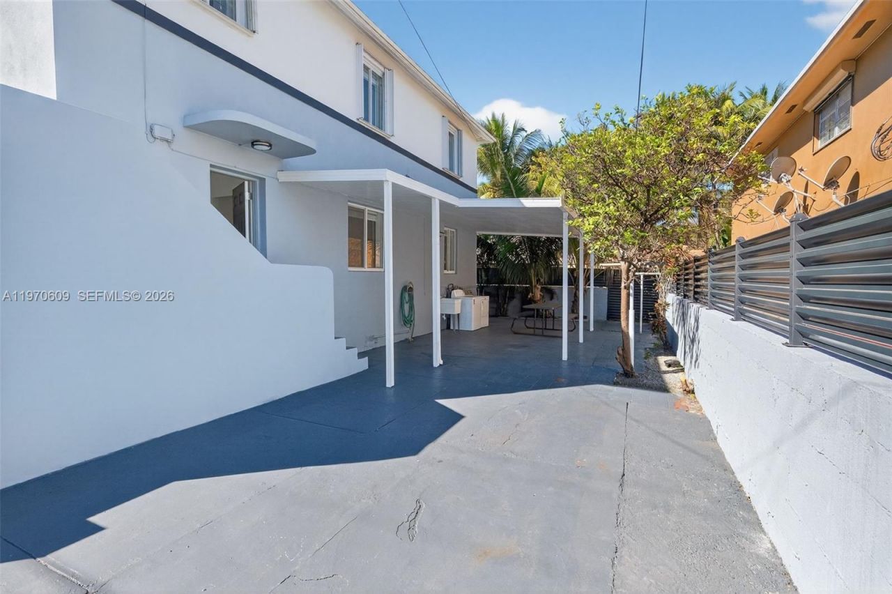 1801 SW 5th St, Unit 1801, Miami, FL 33135 Photo