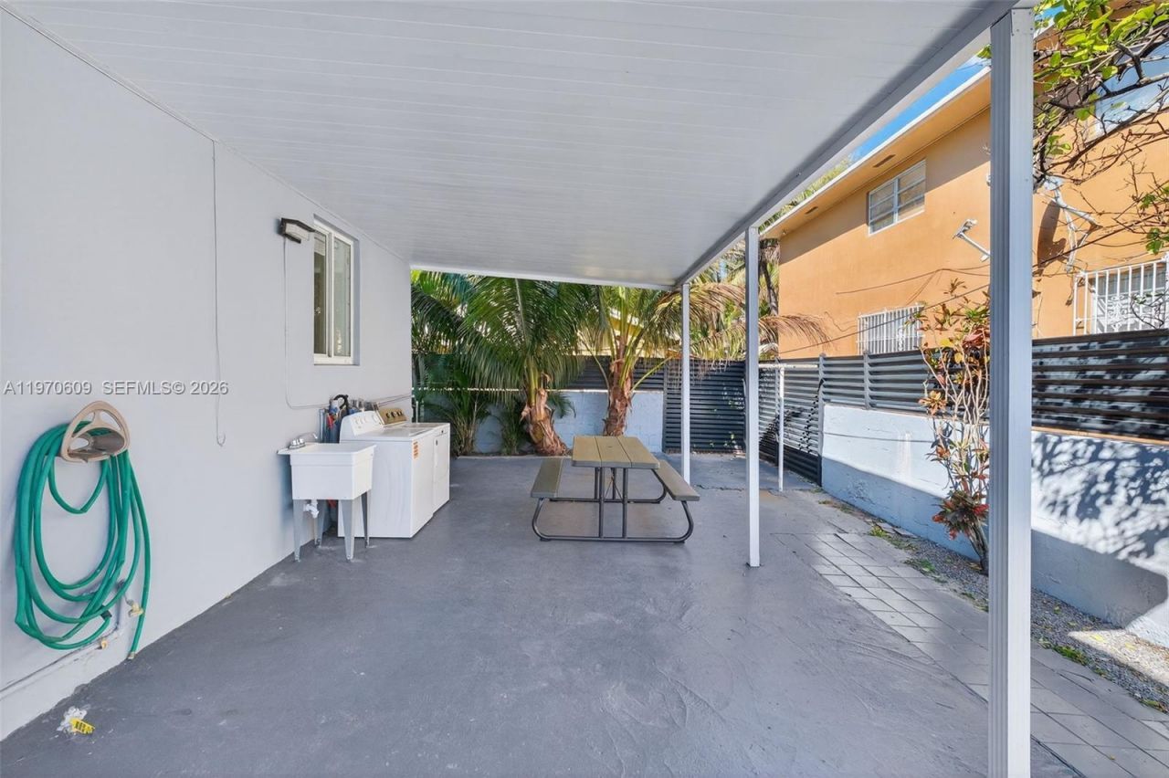 1801 SW 5th St, Unit 1801, Miami, FL 33135 Photo