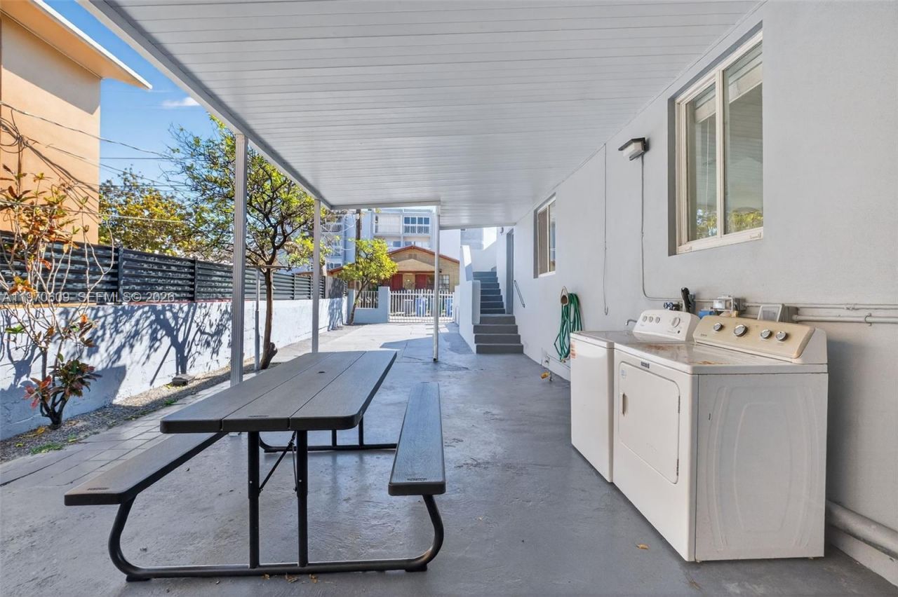 1801 SW 5th St, Unit 1801, Miami, FL 33135 Photo