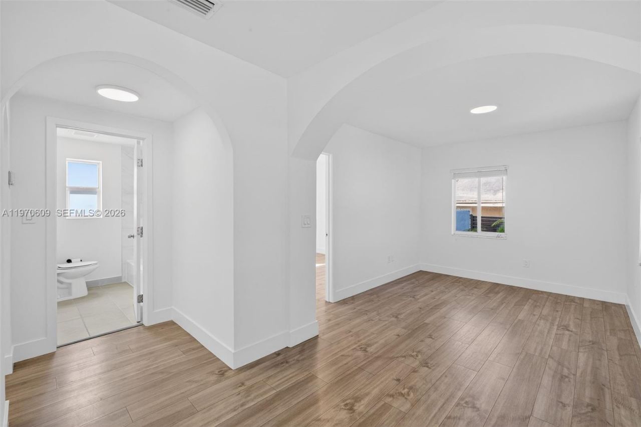 1801 SW 5th St, Unit 1801, Miami, FL 33135 Photo