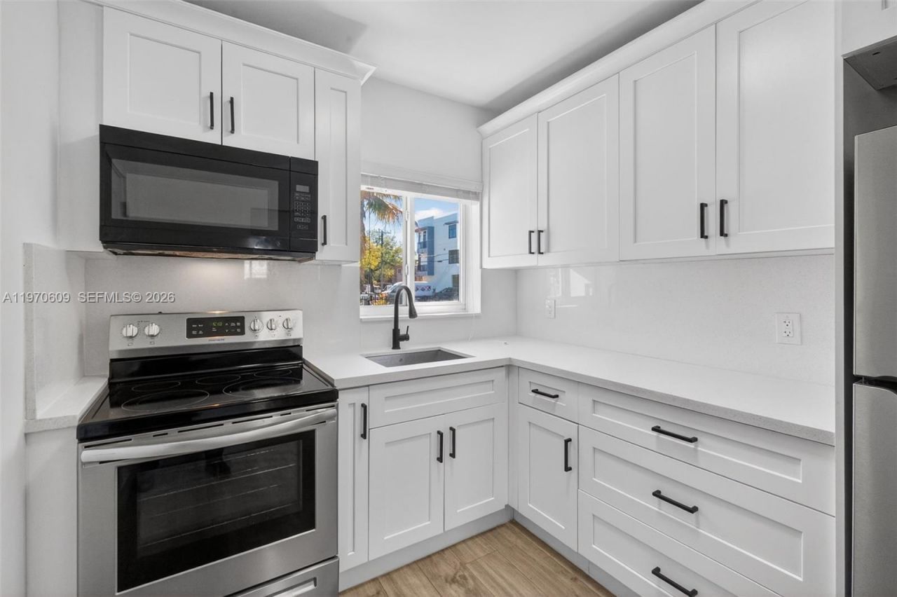 1801 SW 5th St, Unit 1801, Miami, FL 33135 Photo