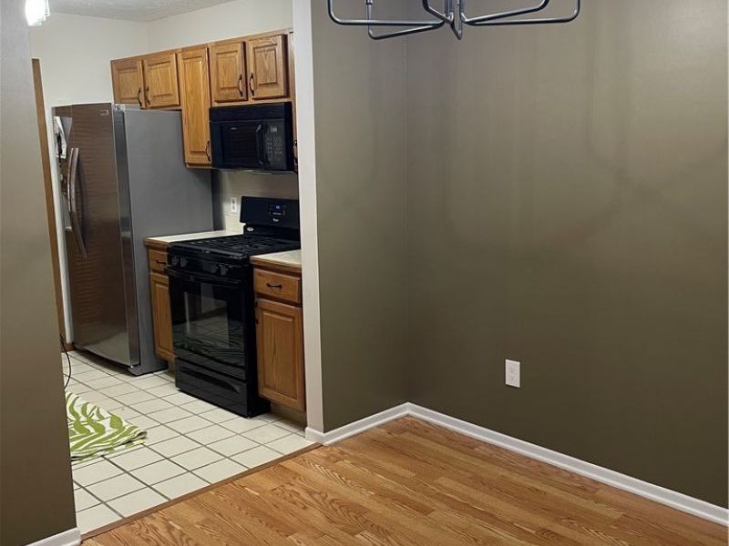 8665 W Scenicview Drive, Unit 205, Broadview Heights, OH 44147 Photo 9