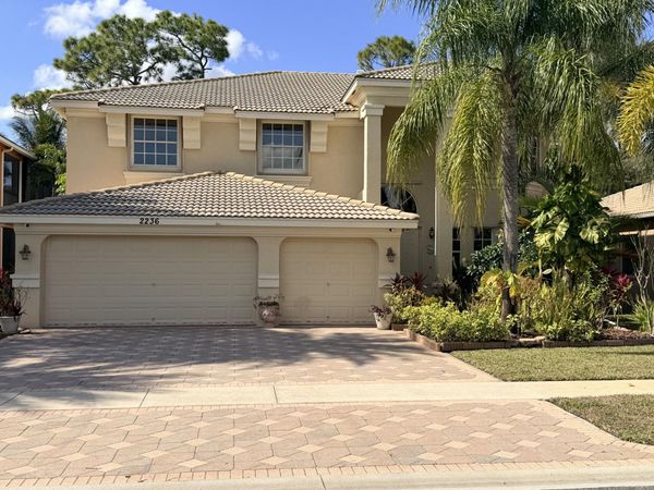 2236 Ridgewood Circle, Royal Palm Beach, FL 33411