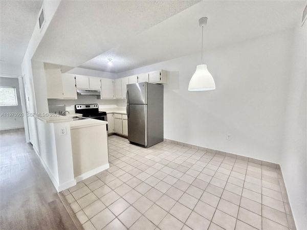 400 W Palm Cir W , Unit 201, Pembroke Pines, FL 33025