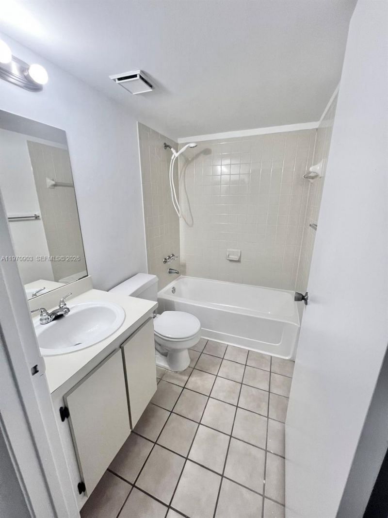 400 W Palm Cir W , Unit 201, Pembroke Pines, FL 33025 Photo