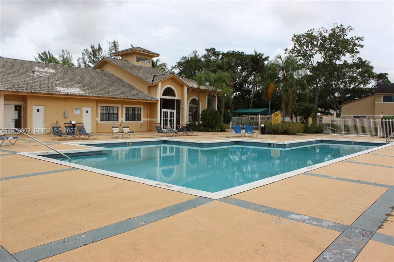 400 W Palm Cir W , Unit 201, Pembroke Pines, FL 33025 Photo