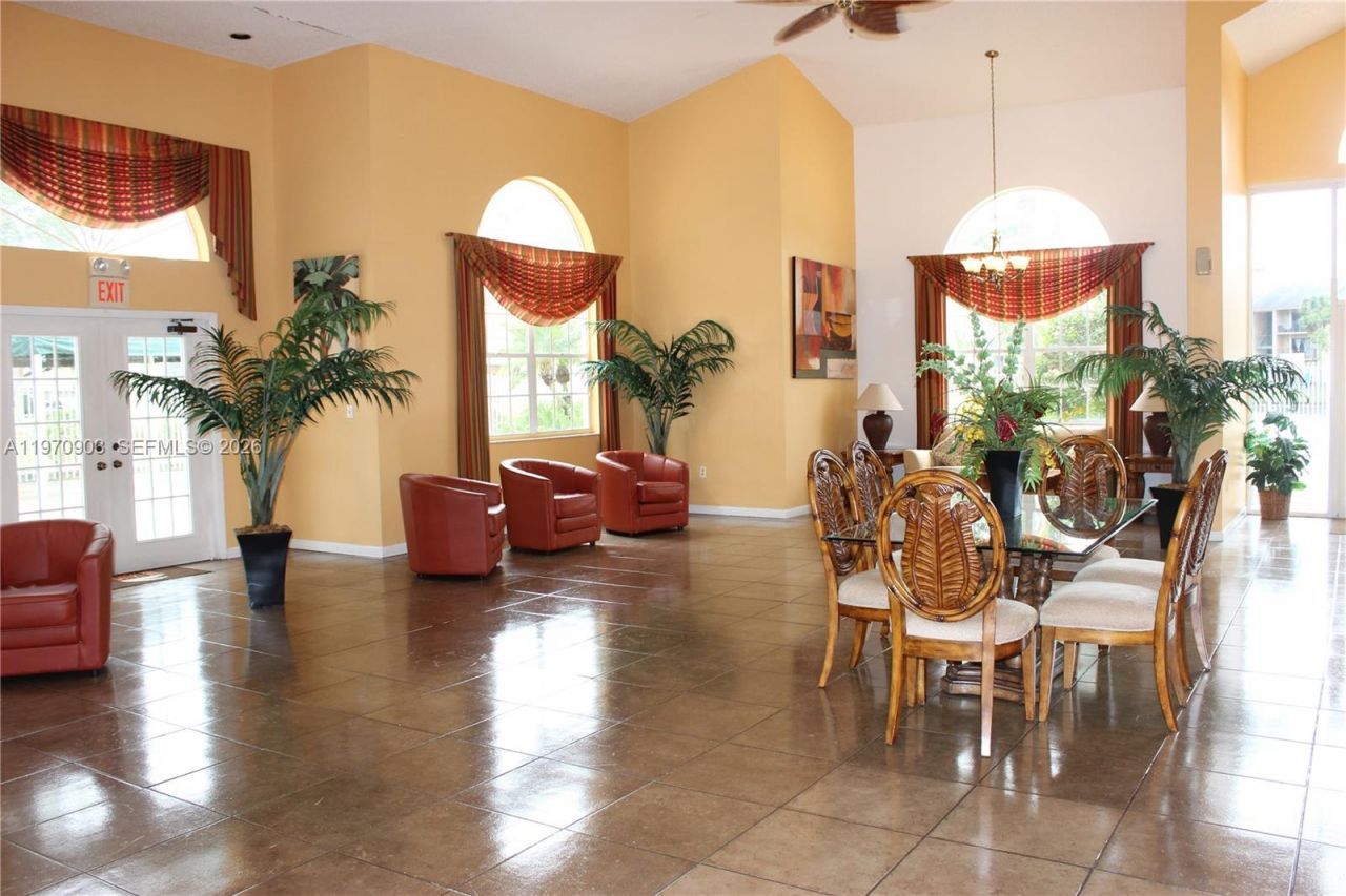 400 W Palm Cir W , Unit 201, Pembroke Pines, FL 33025 Photo