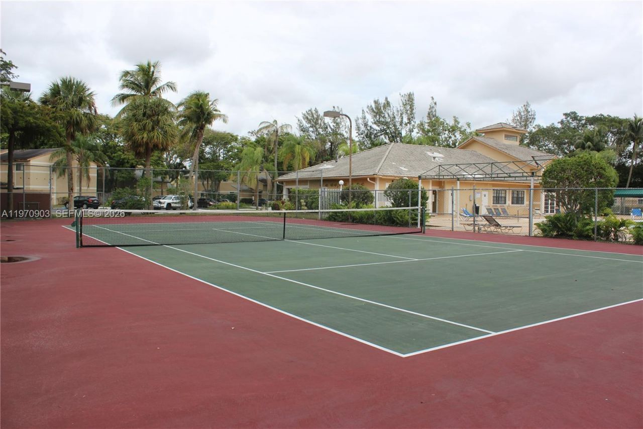 400 W Palm Cir W , Unit 201, Pembroke Pines, FL 33025 Photo