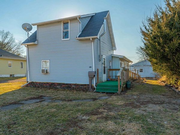 512 N LOGAN Street, Mason City, IL 62664