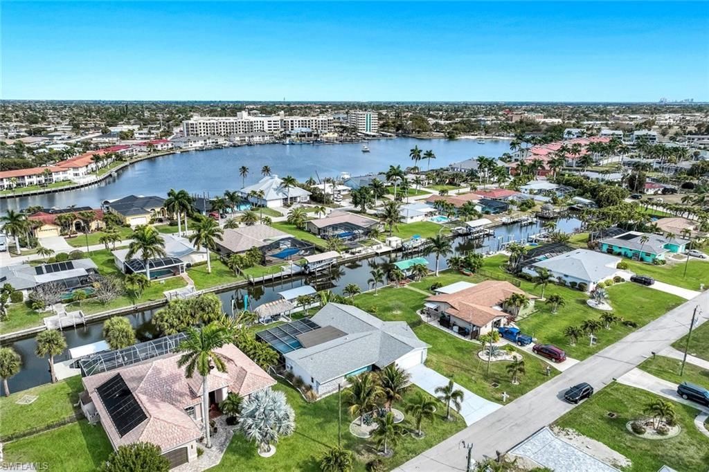 419 Pinecrest Ct, Cape Coral, FL 33904 Photo