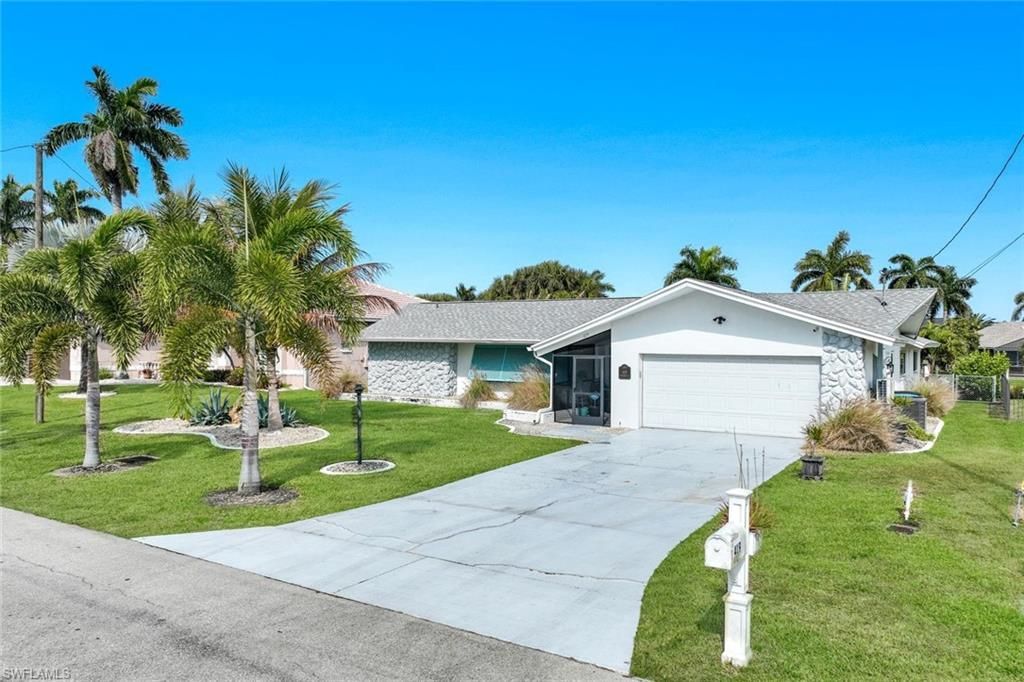419 Pinecrest Ct, Cape Coral, FL 33904 Photo