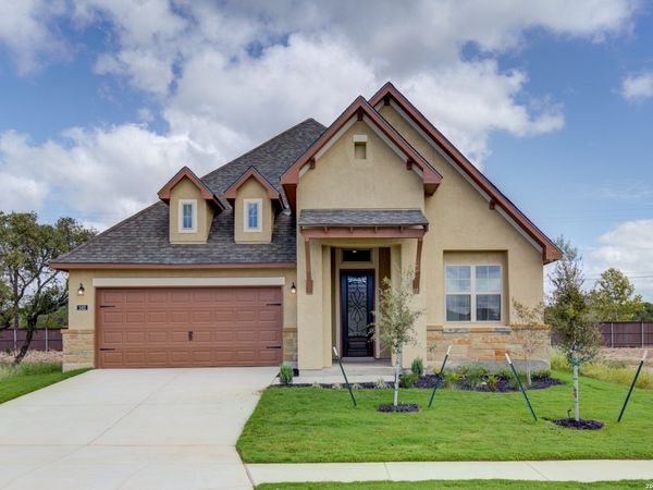 142 Secretariat Ave., Castroville, TX 78009