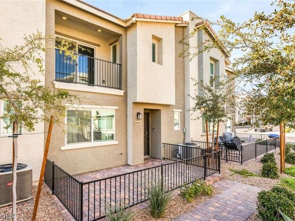 6820 Alpine White Court , North Las Vegas, NV 89086