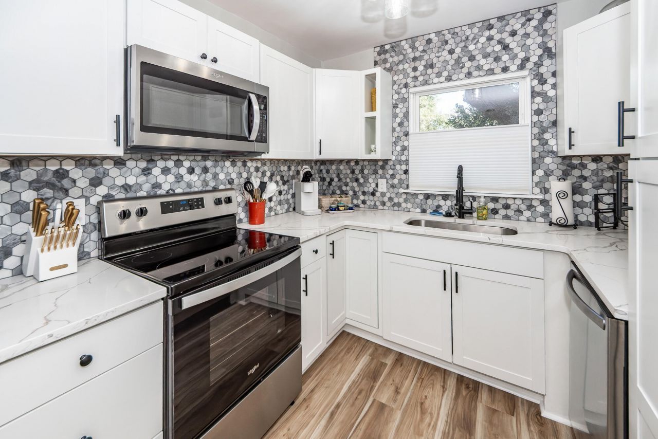 1511 Larry Street Photo 13