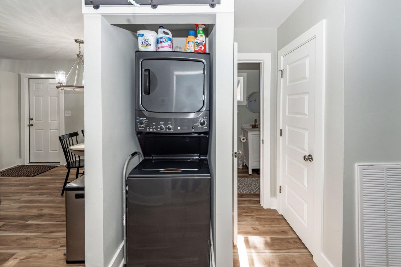 1511 Larry Street Photo 19