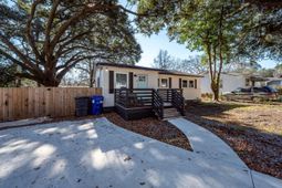 1511 Larry Street photo 4