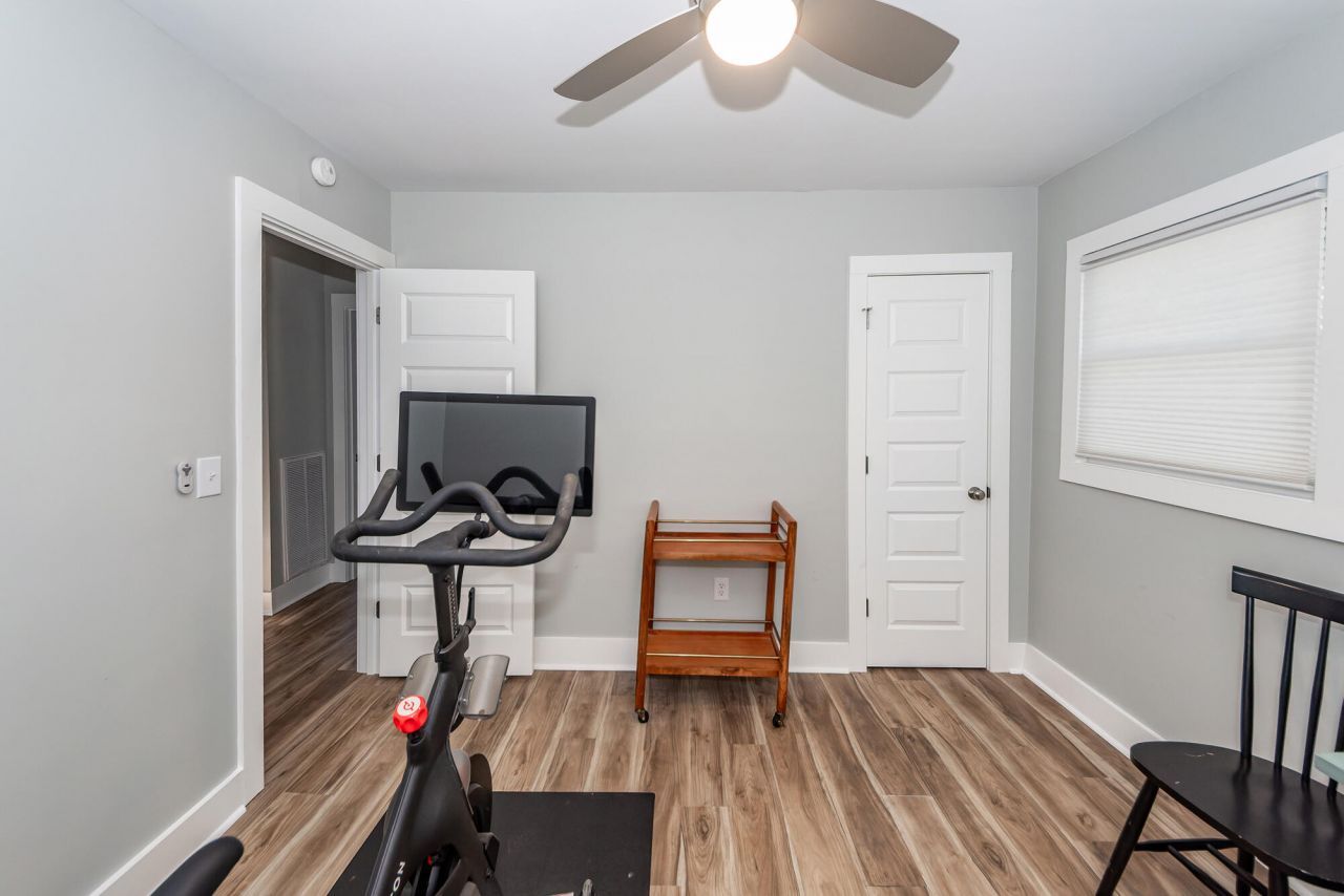 1511 Larry Street Photo 31