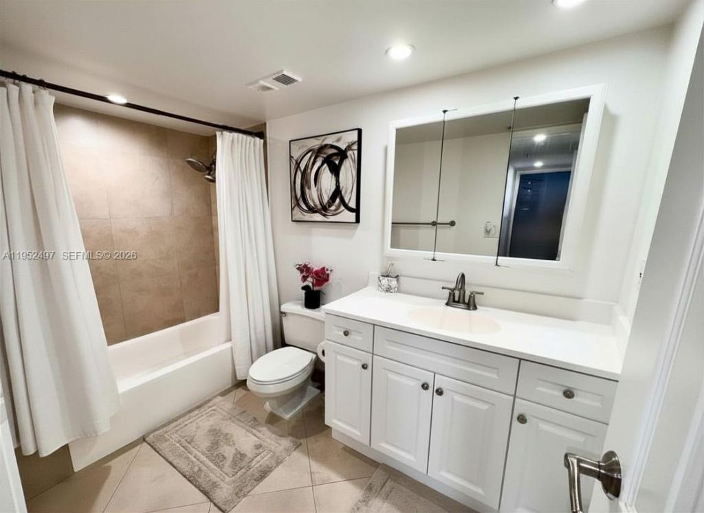2401 Collins Ave, Unit 509, Miami Beach, FL 33140 Photo
