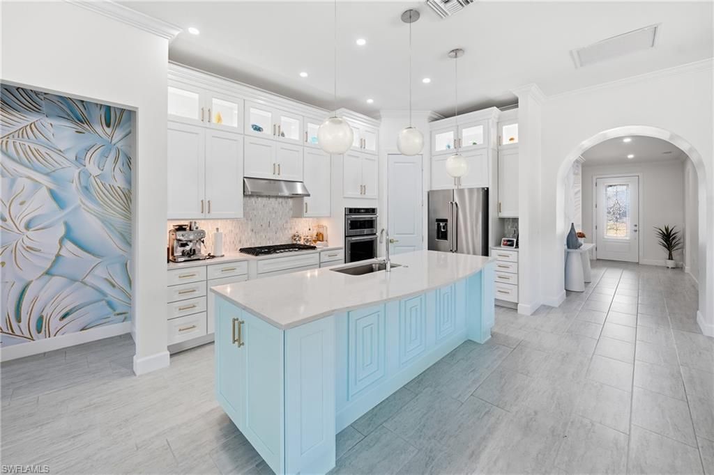 2718 Aviamar Cir, Naples, FL 34114 Photo