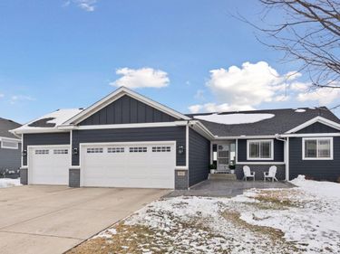 932 Farmers Ridge Trail, Belle Plaine, MN 56011